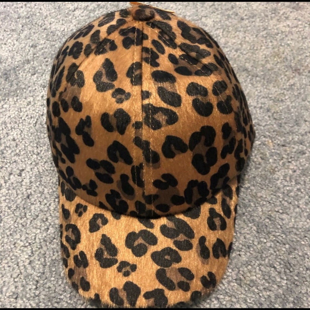 NWOT H&M leopard hat